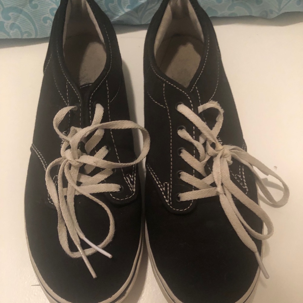 black and white low top vans